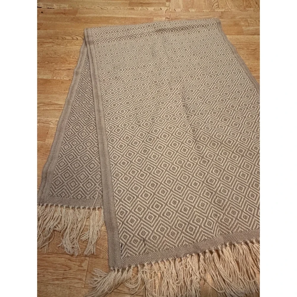 Alpaca Tejidos Rey Scarf Beige Cream Geometric Diamond Fringe Woven Wrap